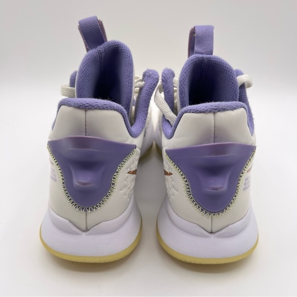 Men’s Nike Lebron Witness 5 Summit
White/bronze Men's Basketball Shoes - Picture 4 of 7